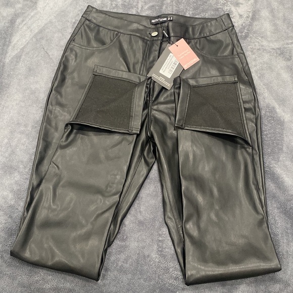 Pretty Little Thing Black Faux Leather Split Hem Pants - Picture 3 of 6